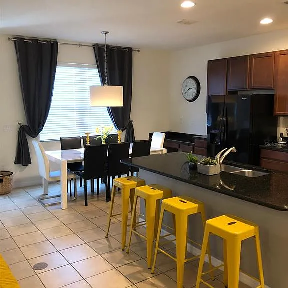 921 Las Fuentes Dr — Photo 2