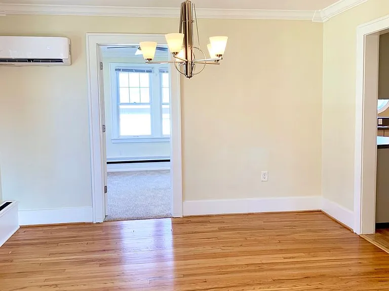 156 N Worth St — Photo 6