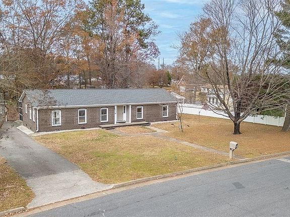 2nd image of 108 Queen Anne Dr