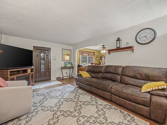 5th image of 121 Woodland Dr