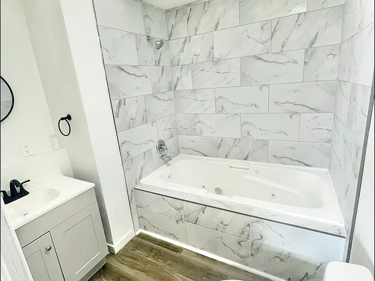 111 W Fountain Blvd — Photo 2