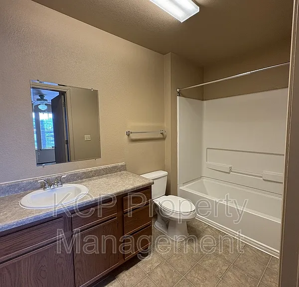 Huntington Chase Apartments — Photo 12