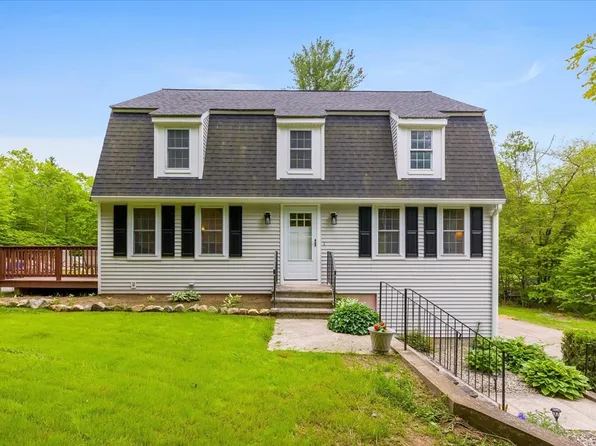 8 Vine St, Douglas, MA 01516