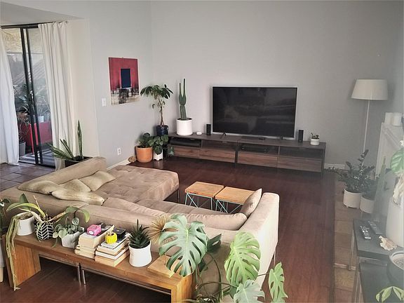 3rd image of 1900 Vine St APT 402