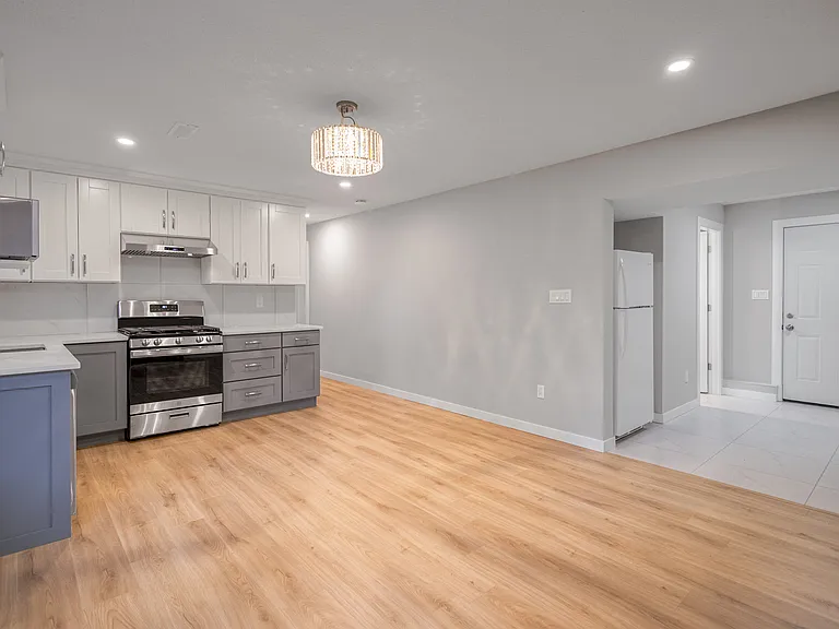 2555 Tuohey Ave — Photo 1