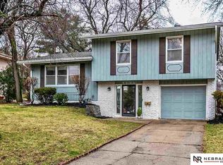 9206 Meadow Dr, Omaha, NE 68114