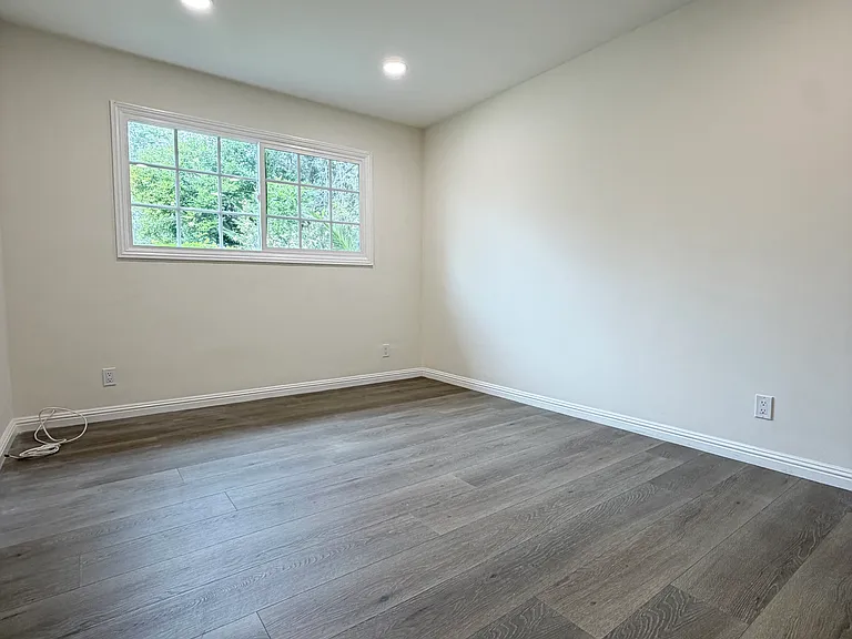 24167 Kittridge St — Photo 10