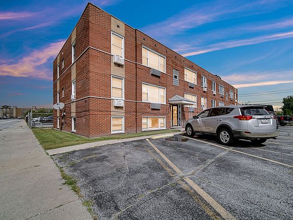 2nd image of 1307 Calumet Ave #4