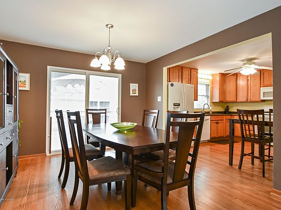 4th image of 8851 W 92nd Pl