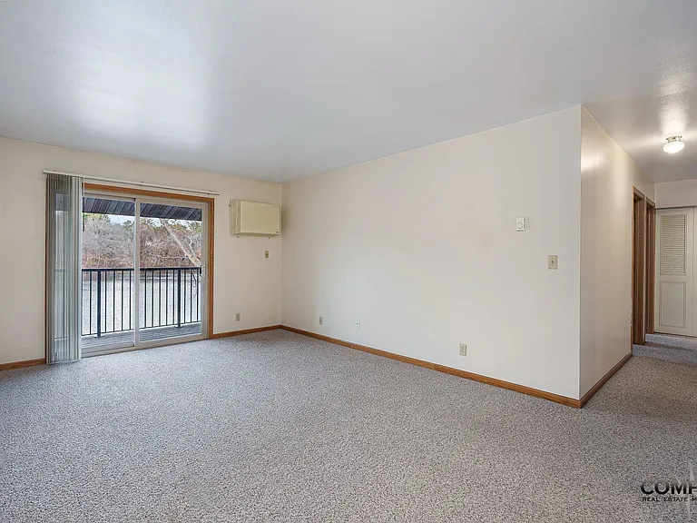 Half Moon Lake Apartments — Photo 9