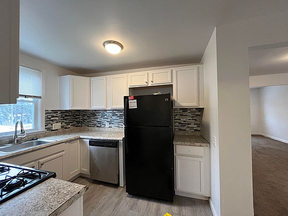 4th image of 369 1st Ave