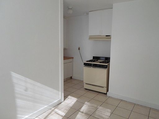 5th image of 823 Amapola Ave