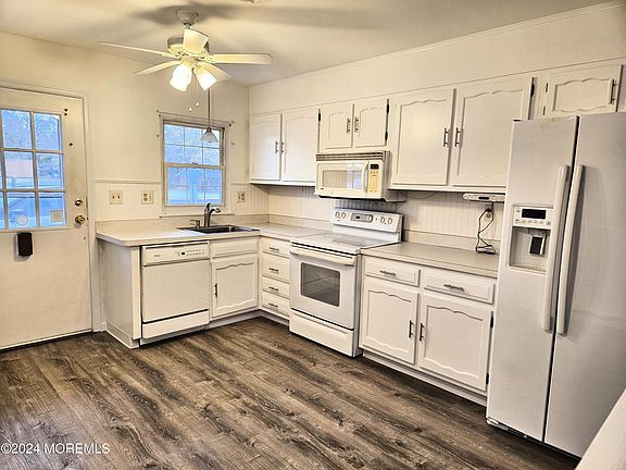 2nd image of 1071D Argyll Circle