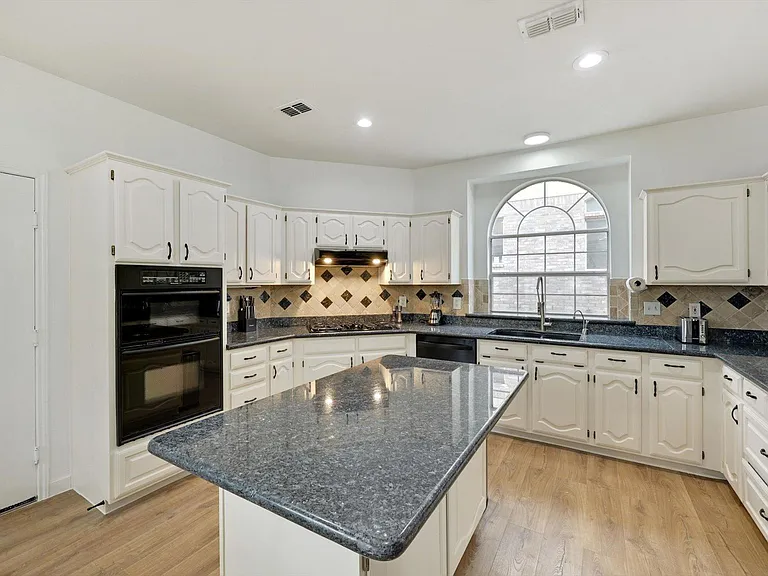 7309 Springfield Dr — Photo 14