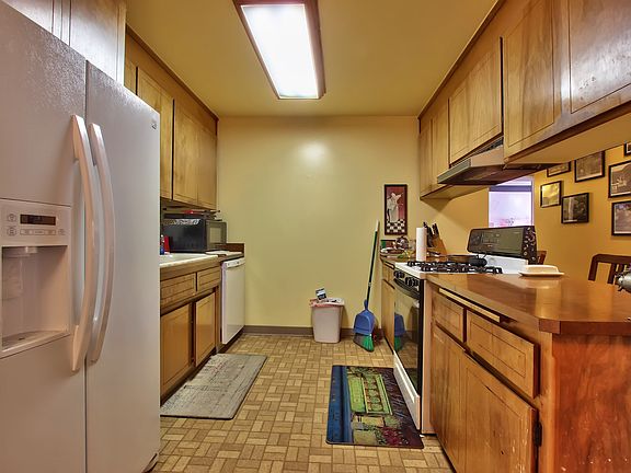 5th image of 9391 Oak Ave