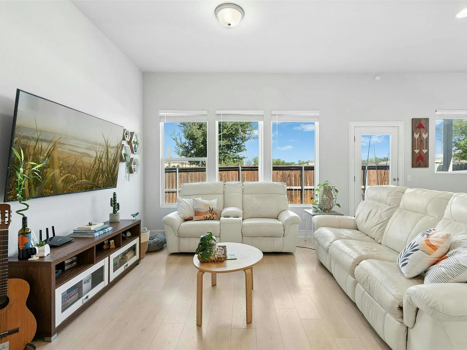 3 bed, 2.0 bath, 1458 sqft, $2,150 — Photo 3