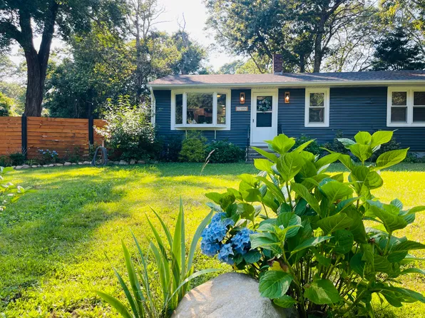 1308 Boston Neck Rd, Saunderstown, RI 02874