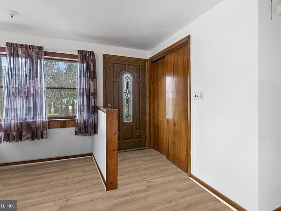 3rd image of 165 Clover Cir