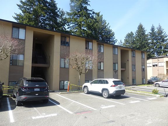 4th image of 16205 NE 12th Court #E68