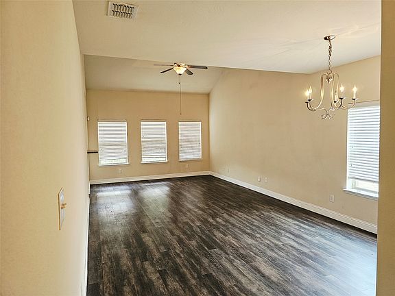 4th image of 1216 Artesia Dr