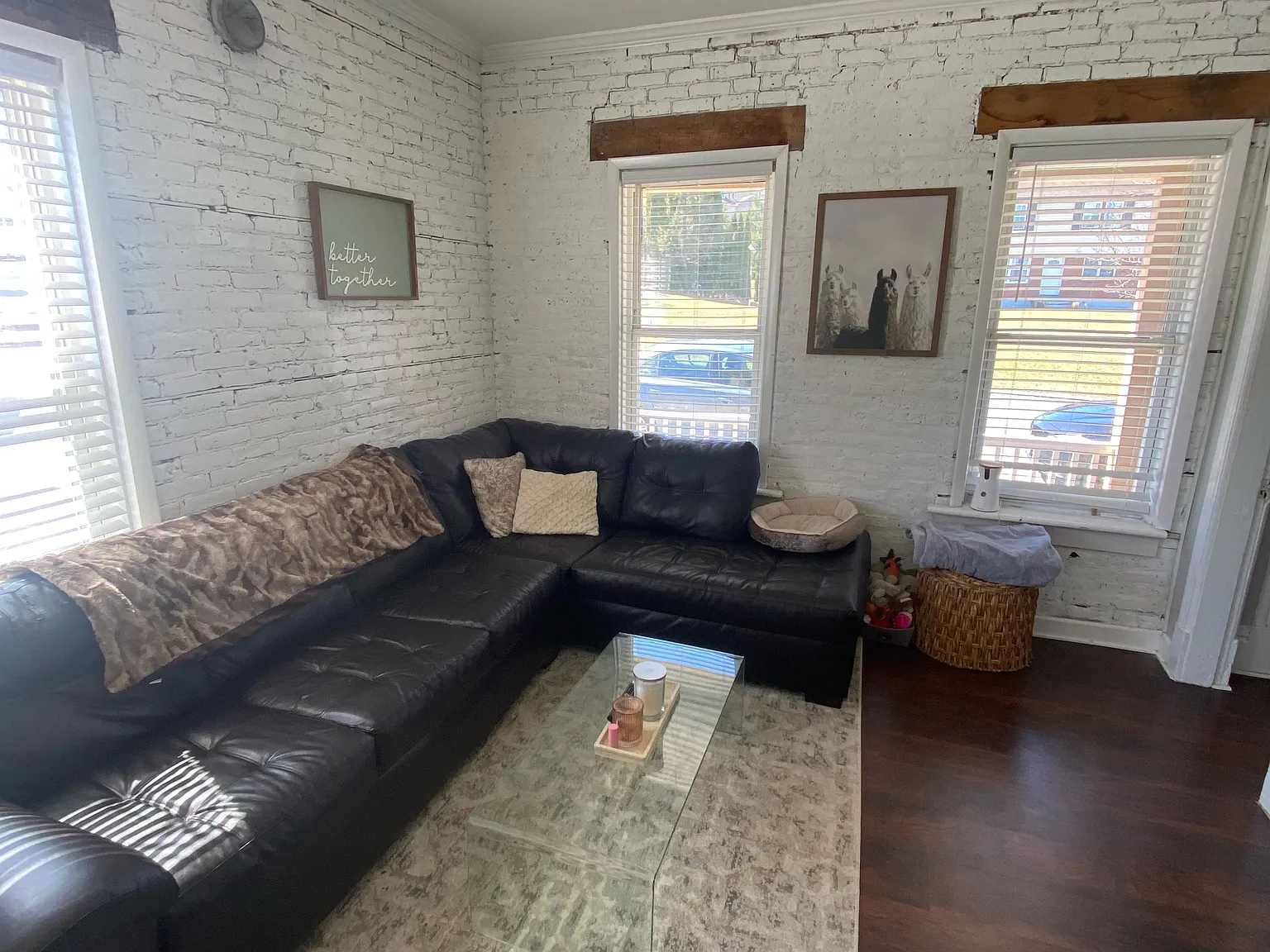 2 bed, 700 sqft, $1,300 — Photo 2