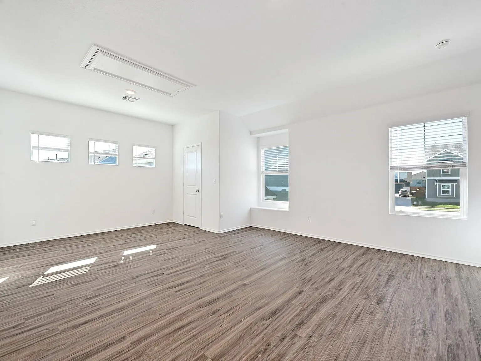 Studio, 1.0 bath, 575 sqft, $1,250 — Photo 4