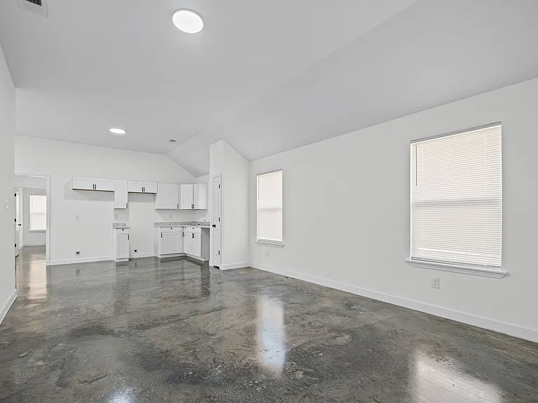 1061 N Avalon St — Photo 11