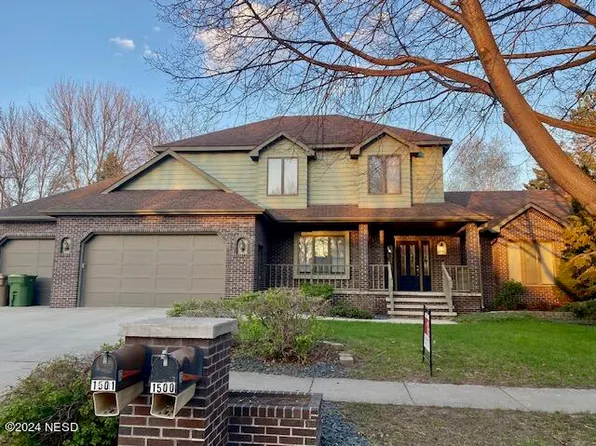1500 Harmony Ln, Watertown, SD 57201