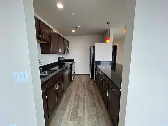 3rd image of 822 E Washington Ave #1119