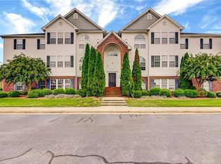 4290 Cedarcroft Ct APT 2B, Greensboro, NC 27409