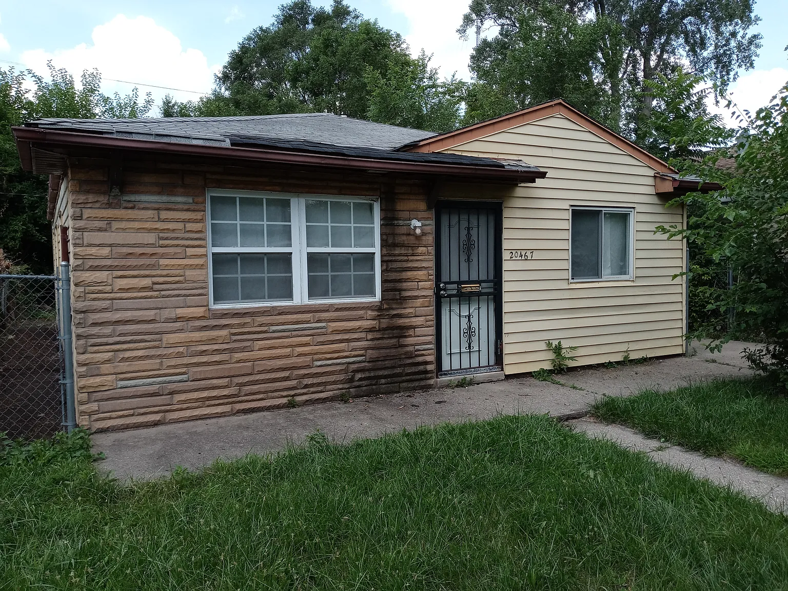 3 bed, 994 sqft, $1,200 — Photo 1