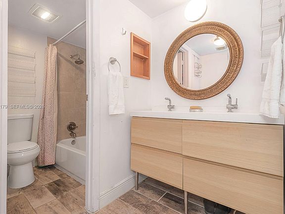 4th image of 3401 N Country Club Dr APT 117