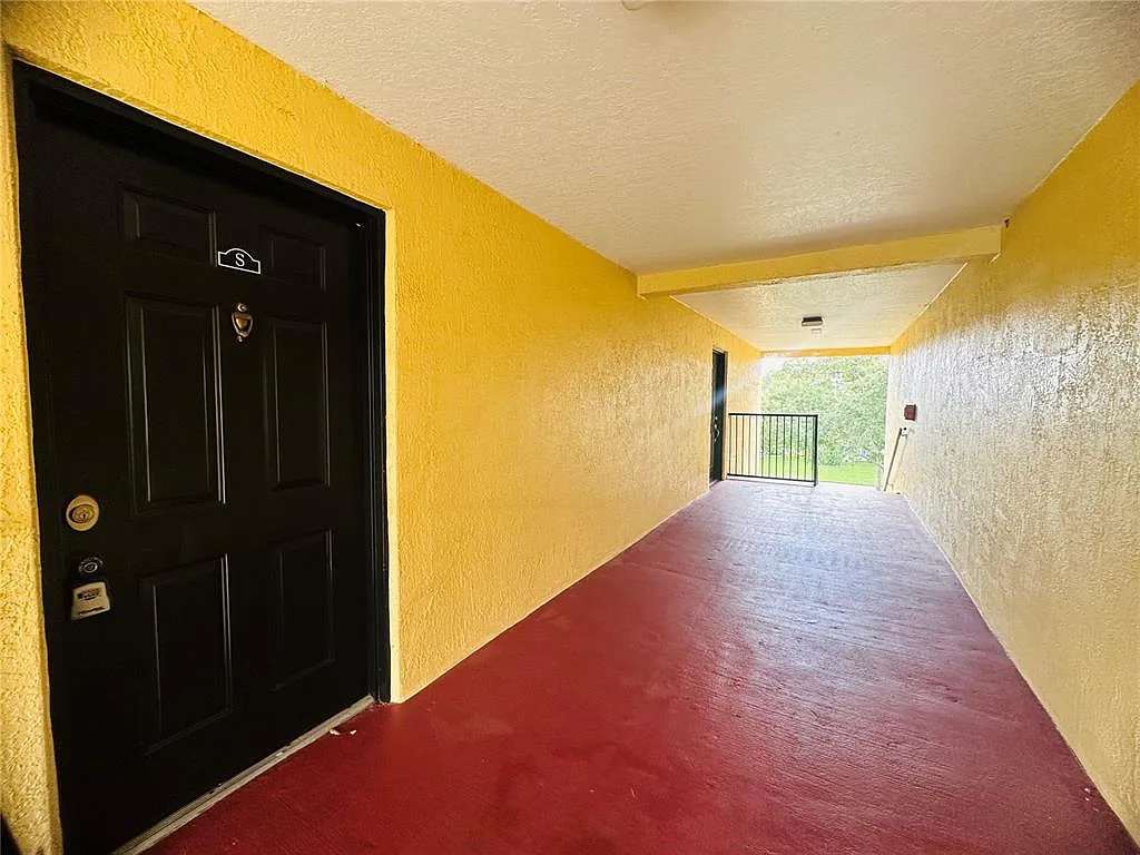 2 bed, 1.5 bath, 830 sqft, $1,300 — Photo 4