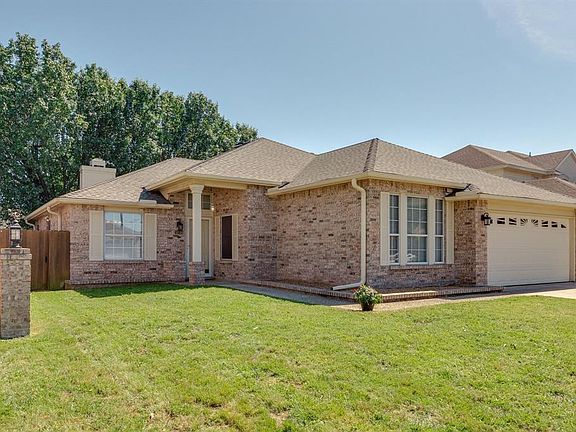 2nd image of 1014 Acapulco Ln