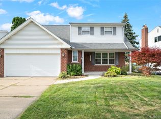 12851 Grand Haven Dr, Sterling Heights, MI 48312