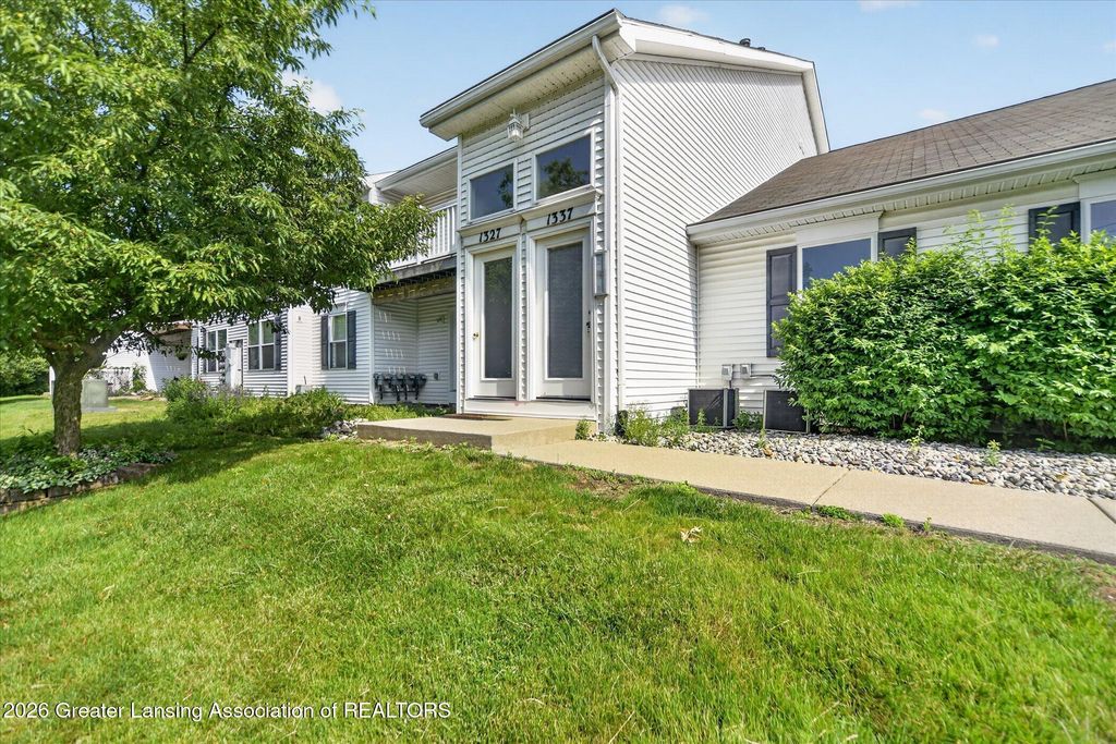 1337 E Coolidge Rd #16, East Lansing, MI - View 3
