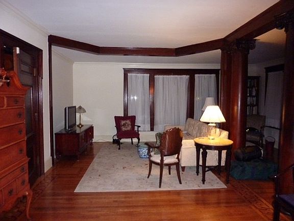 4th image of 270 Alden Ave