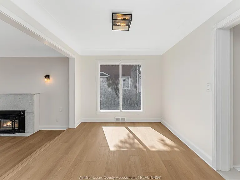 132 Division St N — Photo 4