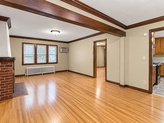 4th image of 1132 6th St E