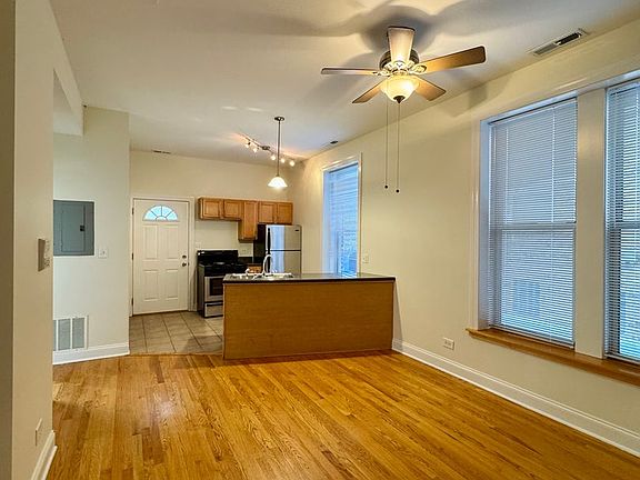 2nd image of 1739 W Addison St APT 1R