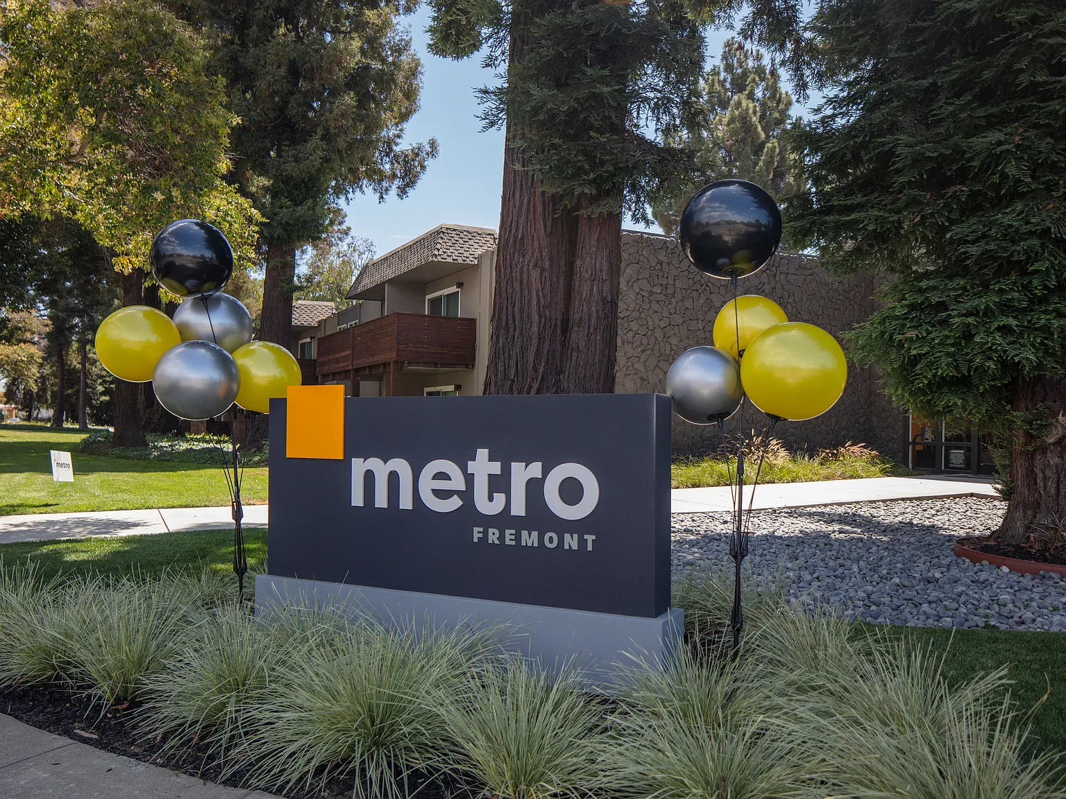 Metro Fremont — Photo 1