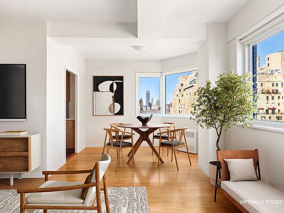4th image of 20 E 68th St APT 16A