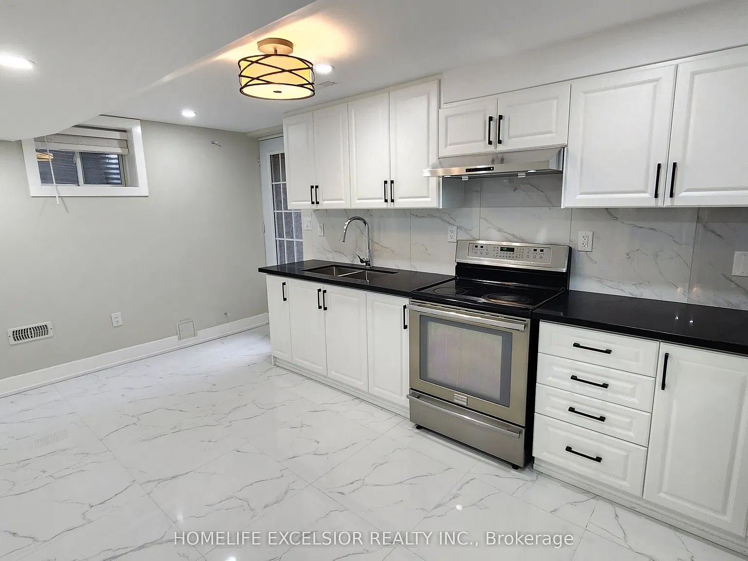 3 bed, $1,800 — Photo 2