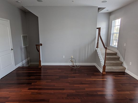 3rd image of 1518 W Lemon St