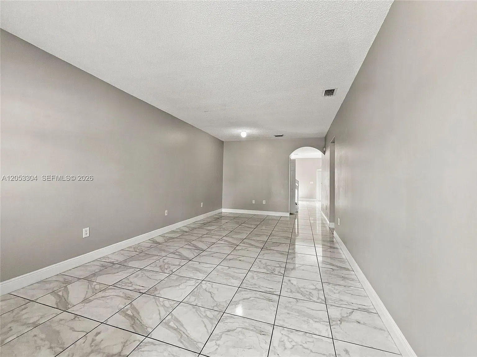 Towngate Condo Three — Photo 4