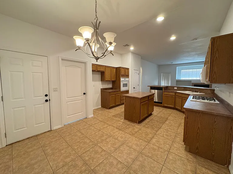 2772 Broadmoor Dr — Photo 10