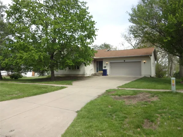 680 W Washington St, Marengo, IA 52301