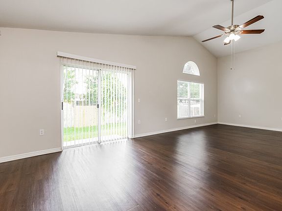 3rd image of 2372 Queenswood Cir