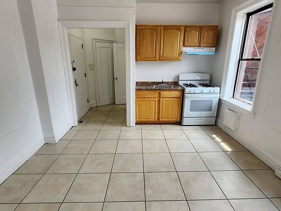 2nd image of 101 Clifton Pl #35B