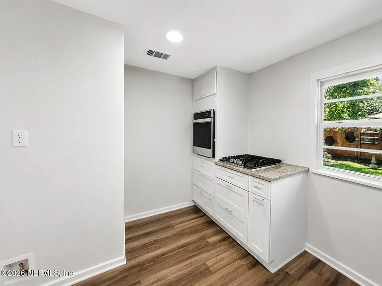 70 Robert St — Photo 3